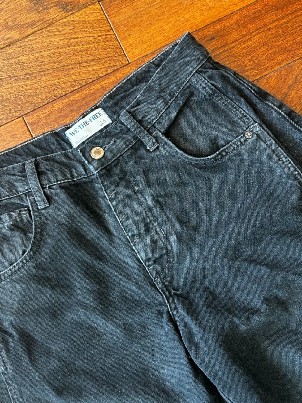 We The Free Good Luck Mid Rise Barrel Jeans Black Size 25 - Picture 3 of 8
